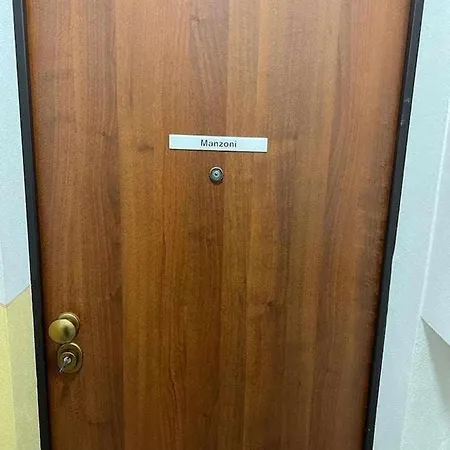 La Stanza Del Manzoni 1 Piano No Ascensore Affittacamere